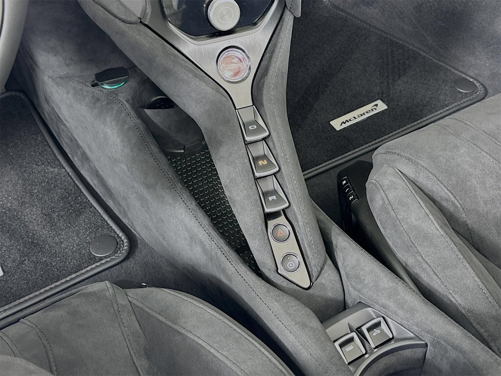 Used 2024 McLaren 750S Spider RWD image 11