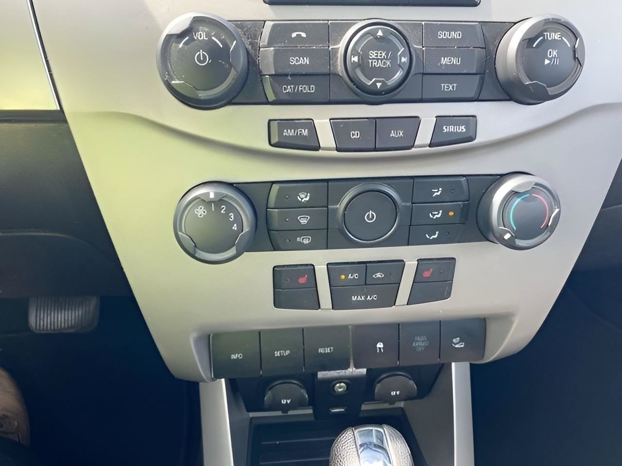 Used 2009 Ford Focus SEL FWD image 37