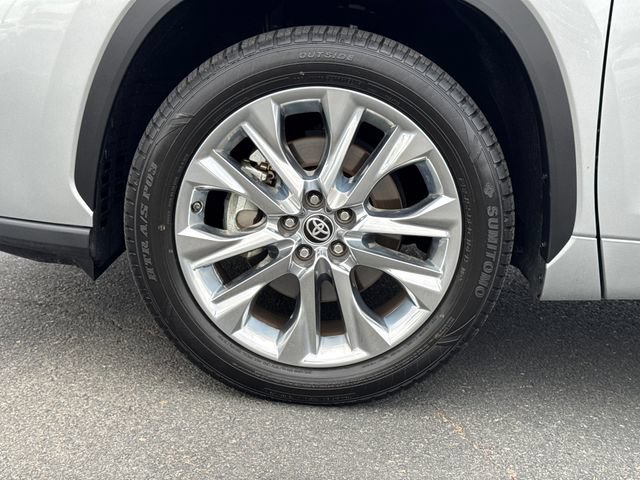 Certified 2021 Toyota Highlander Limited FWD image 6