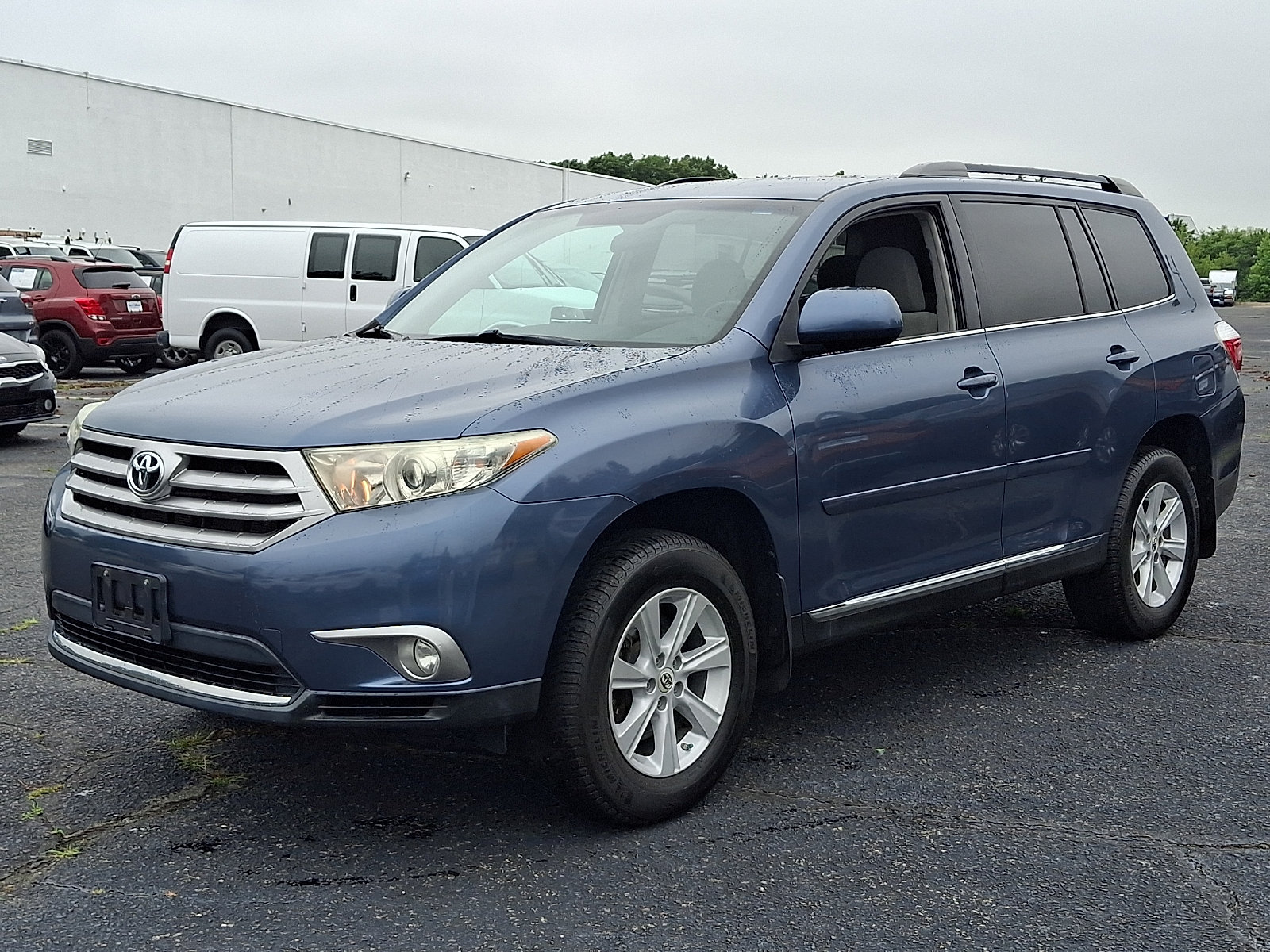 Used 2013 Toyota Highlander Plus AWD/4WD image 3