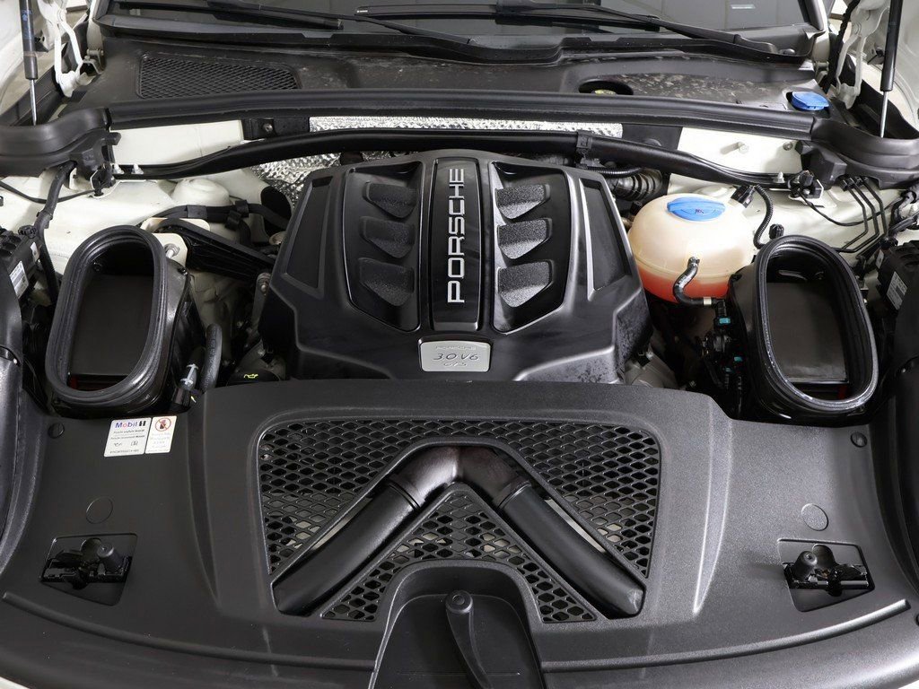 Used 2018 Porsche Macan GTS w/ Premium Package Plus image 25