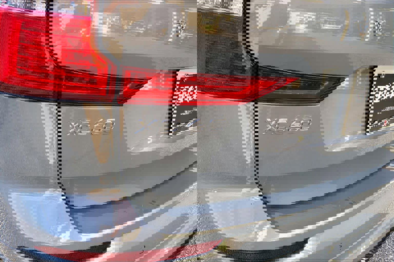 Used 2024 Volvo XC60 B5 Plus image 31