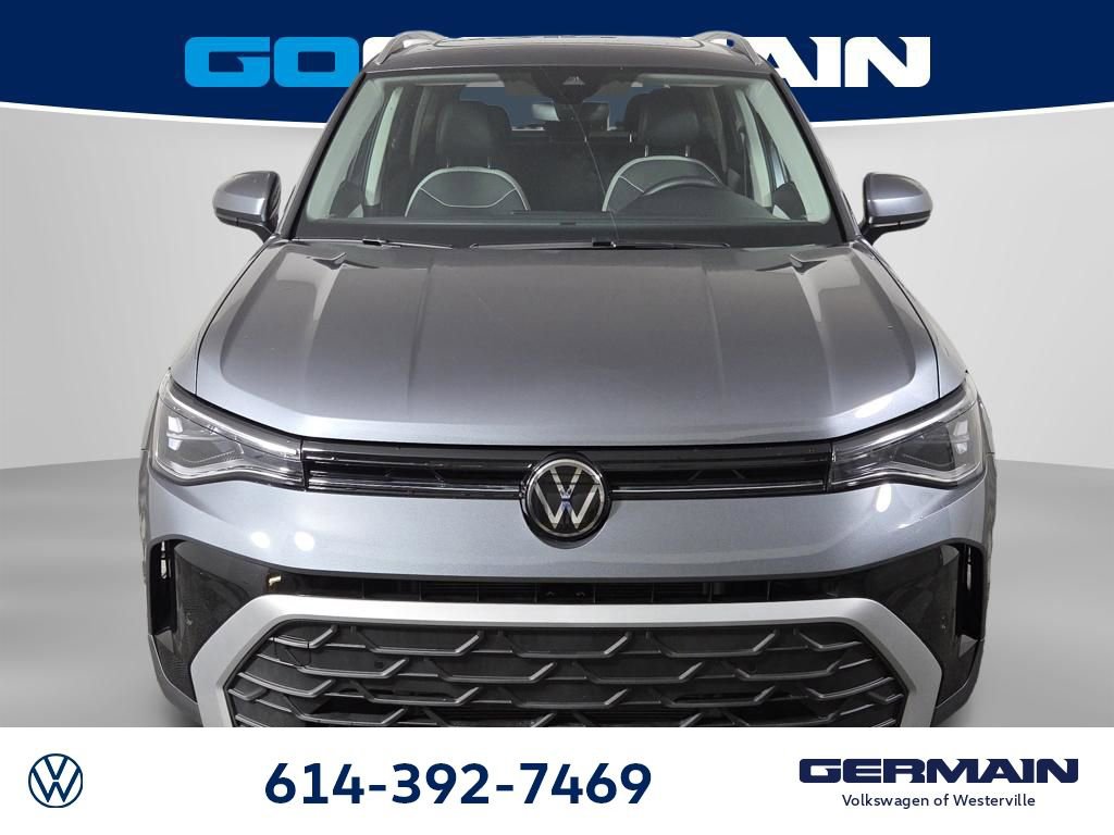 Used 2025 Volkswagen Taos SE image 3