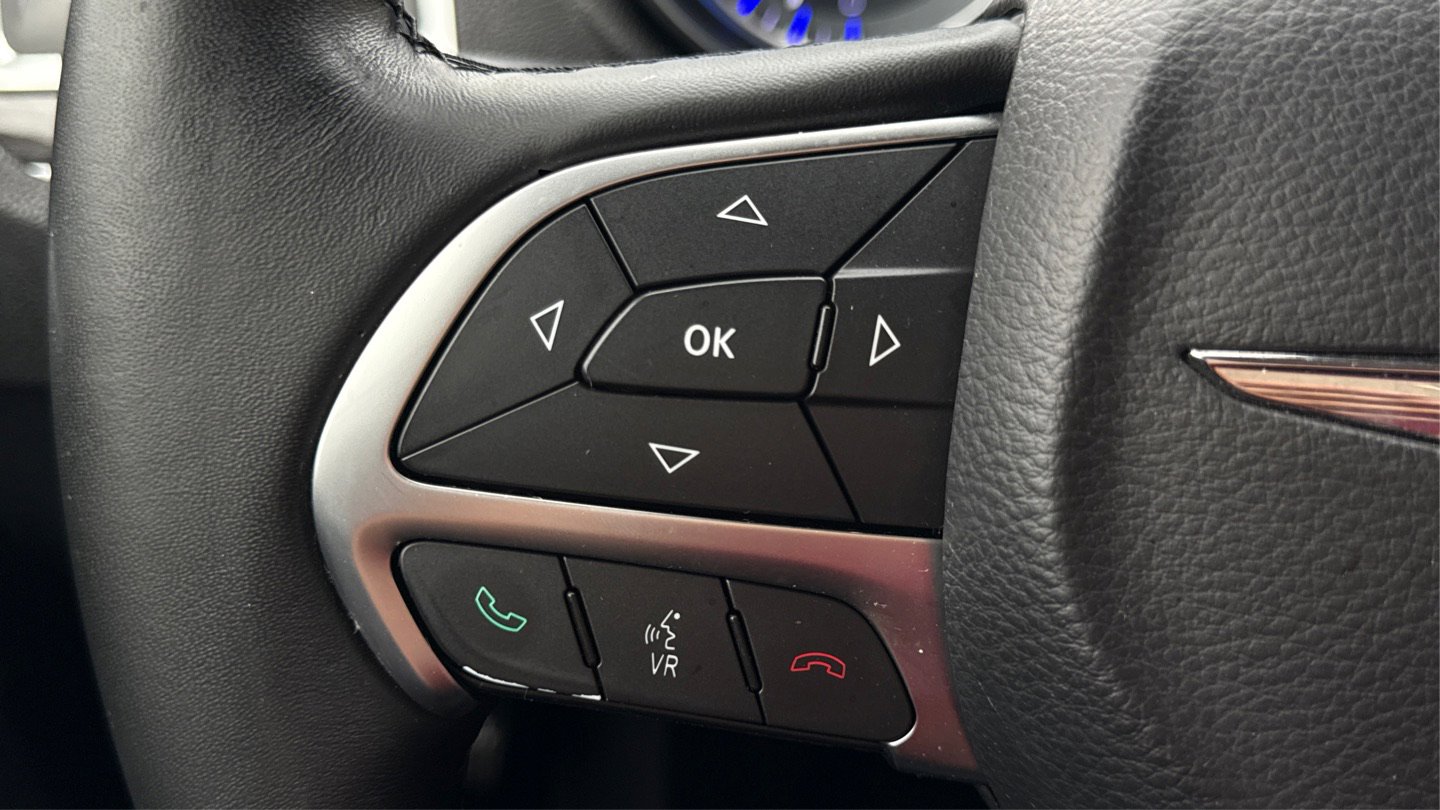 Used 2015 Chrysler 300 Limited RWD image 25