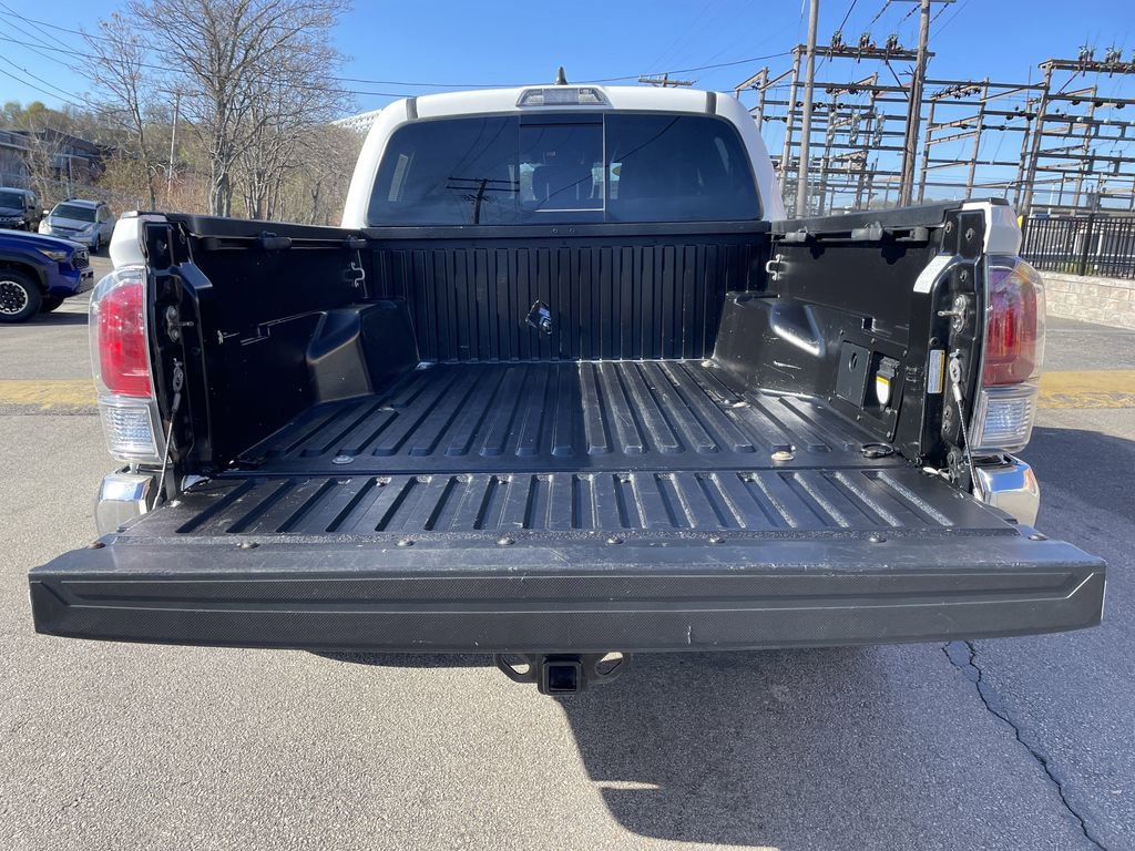 Used 2020 Toyota Tacoma TRD Off-Road AWD/4WD image 13