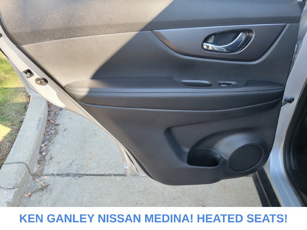 Used 2016 Nissan Rogue SV w/ SV Premium Package AWD/4WD image 40