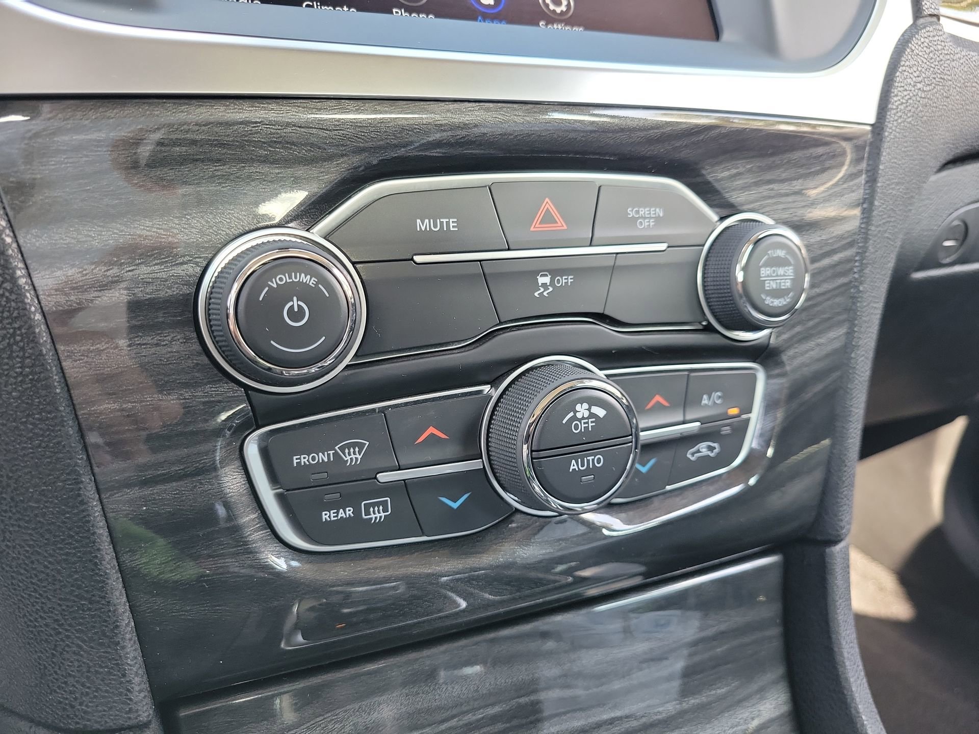 Used 2020 Chrysler 300 Touring w/ Sport Appearance Package RWD image 28