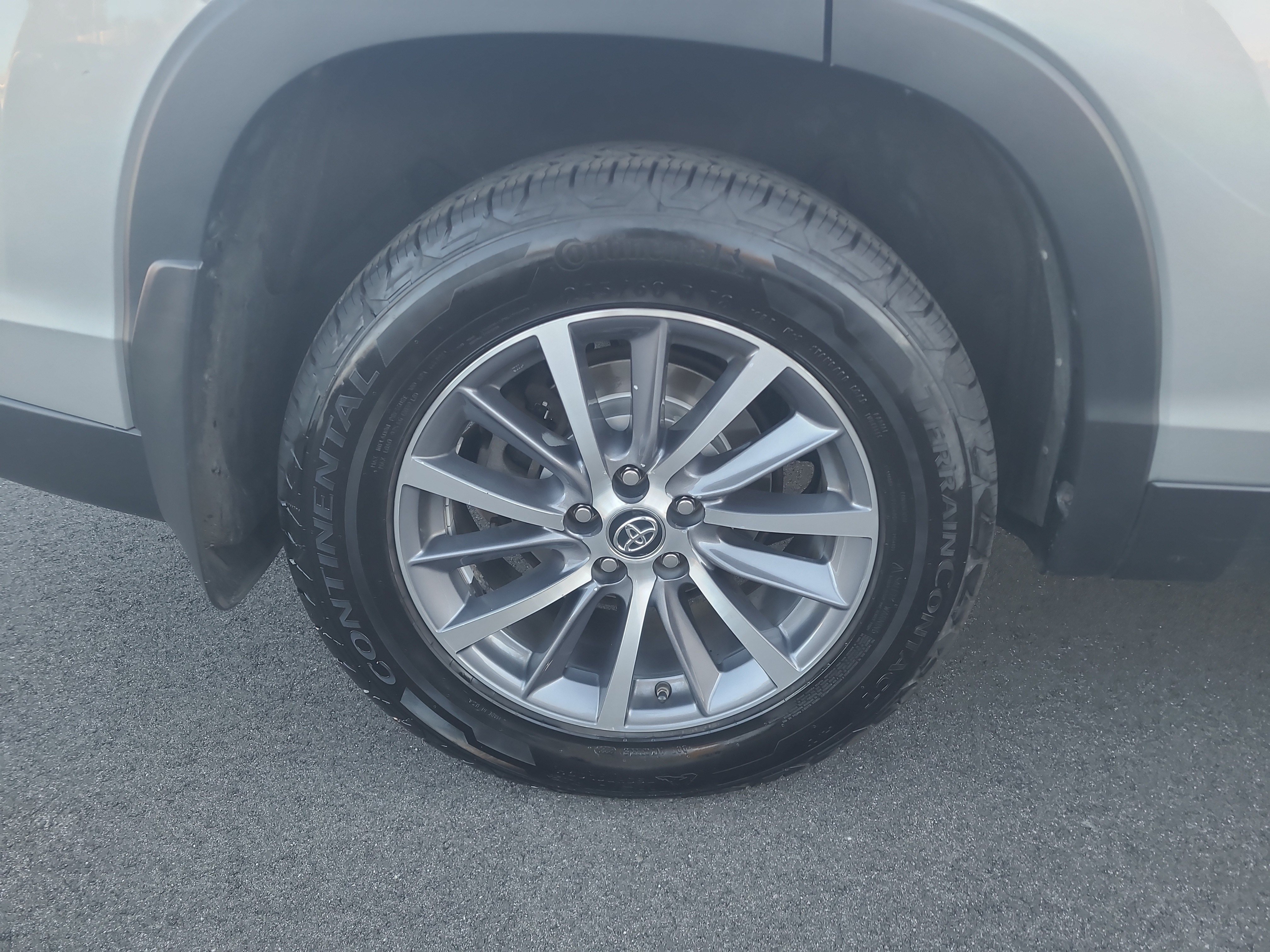 Used 2019 Toyota Highlander XLE AWD/4WD image 11
