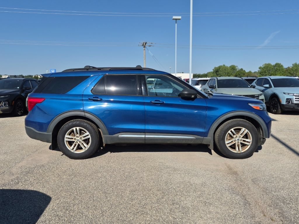 Used 2021 Ford Explorer XLT RWD image 2