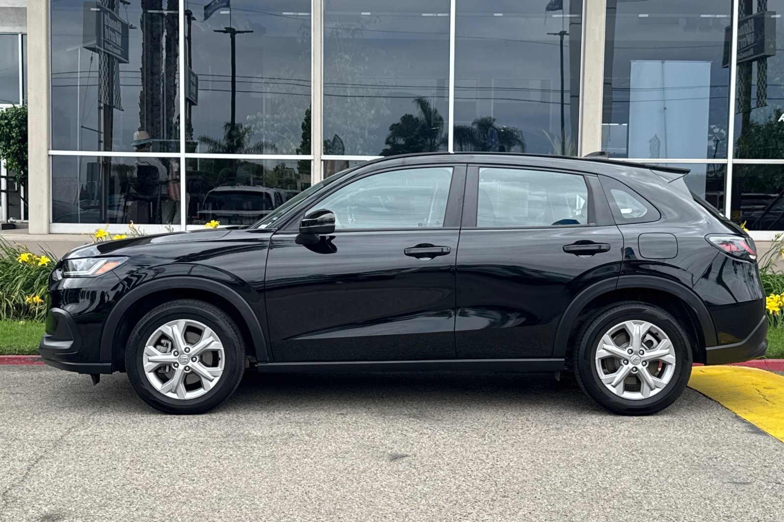Certified 2025 Honda HR-V LX image 7
