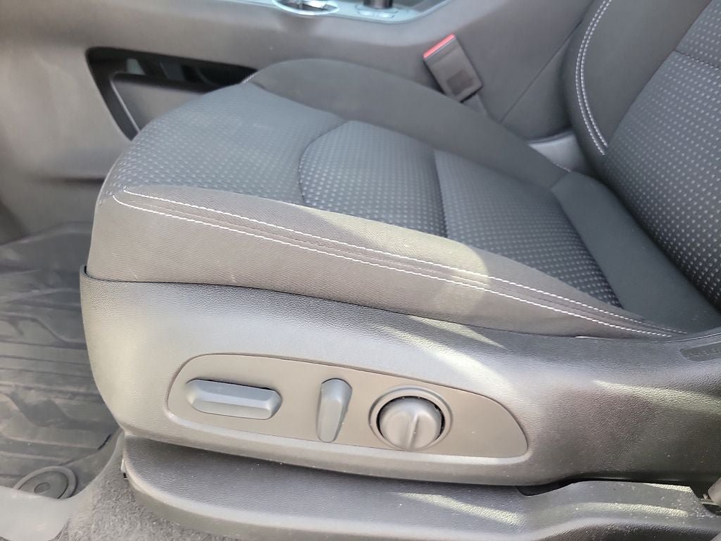 Used 2023 GMC Terrain SLE w/ Driver Convenience Package FWD image 12