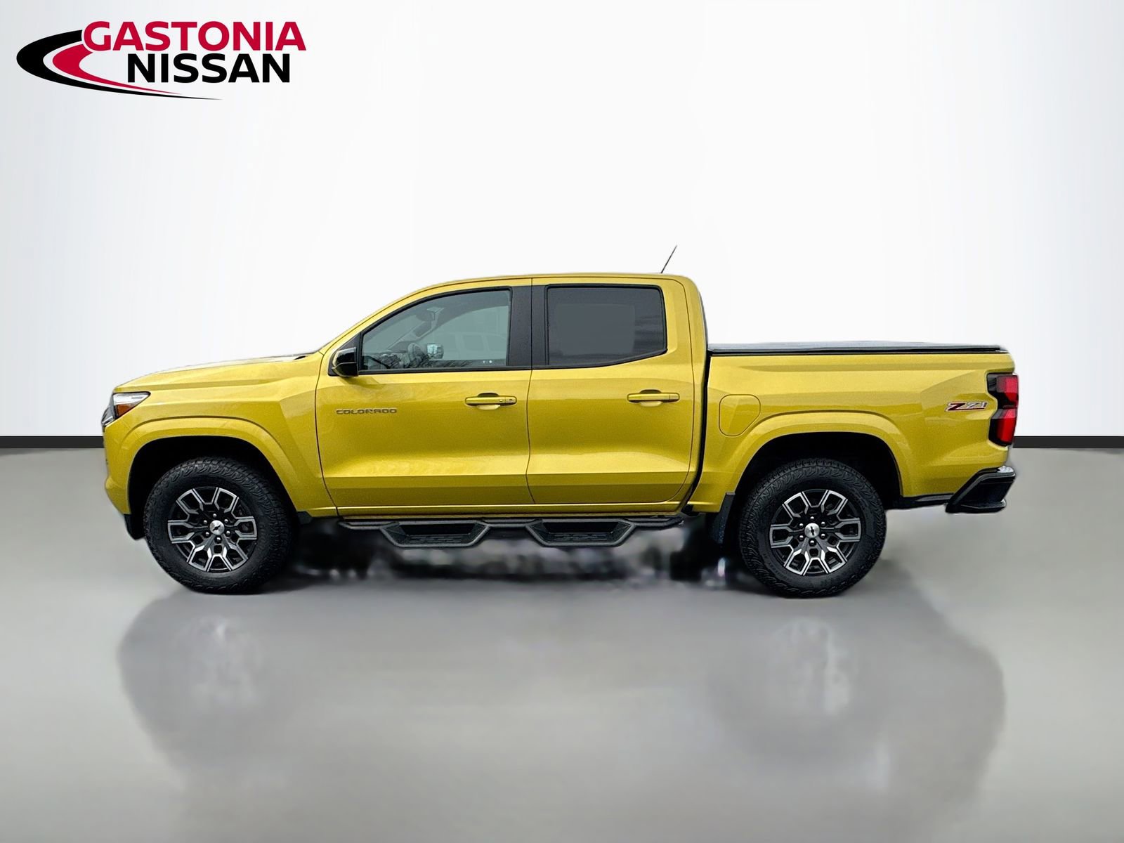 Used 2023 Chevrolet Colorado Z71 w/ Z71 Convenience Package 2 image 5