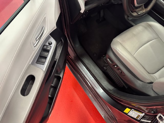 Certified 2025 Toyota Sienna XLE FWD image 9