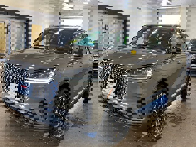 New 2025 Lincoln Aviator Reserve w/ Equipment Group 201A image 4