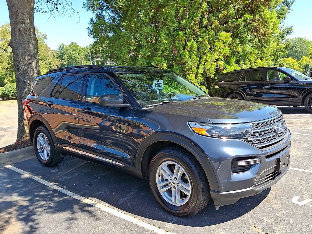 Used 2024 Ford Explorer XLT AWD/4WD image 3