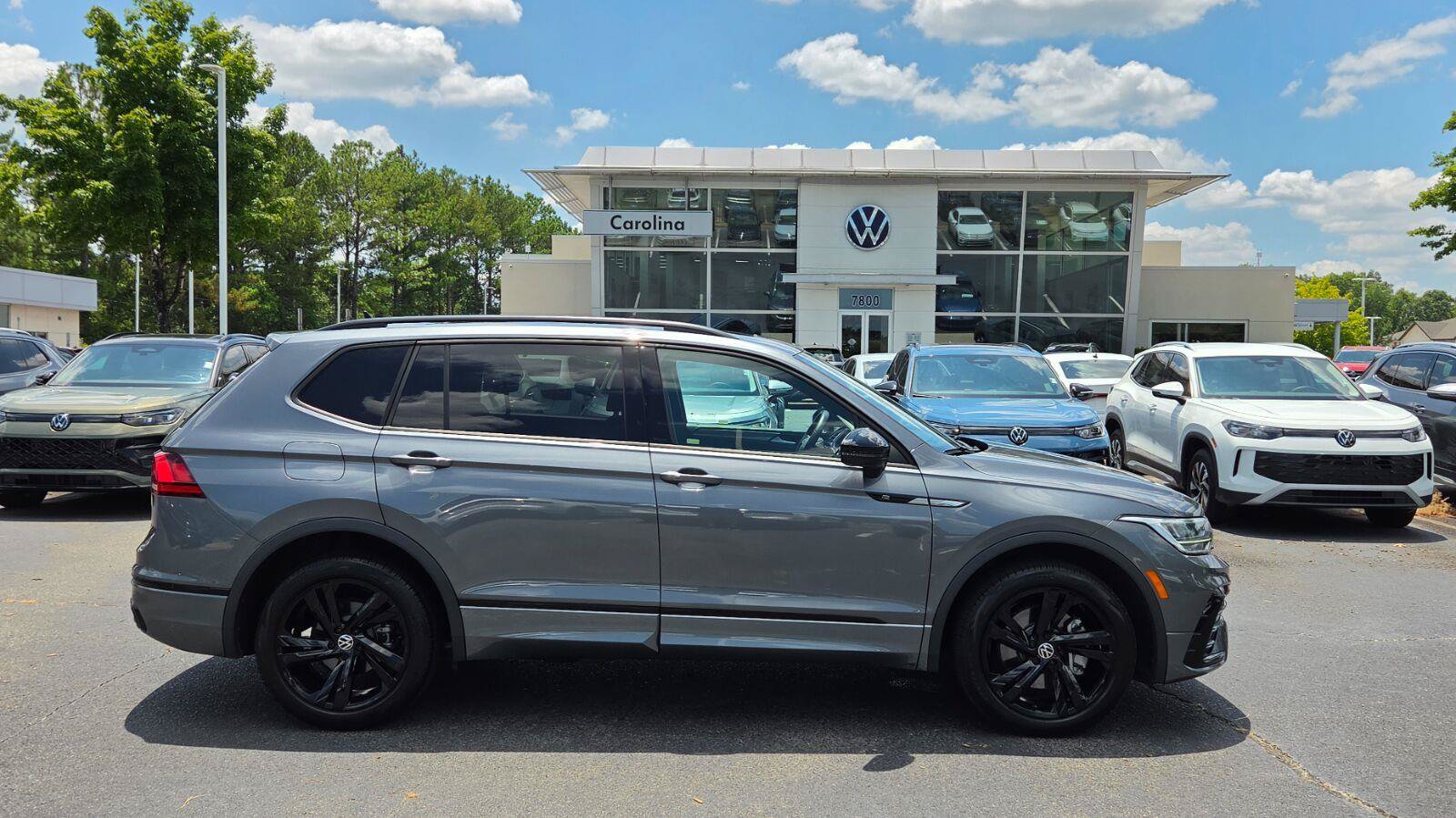 Certified 2024 Volkswagen Tiguan SE R-Line FWD image 5