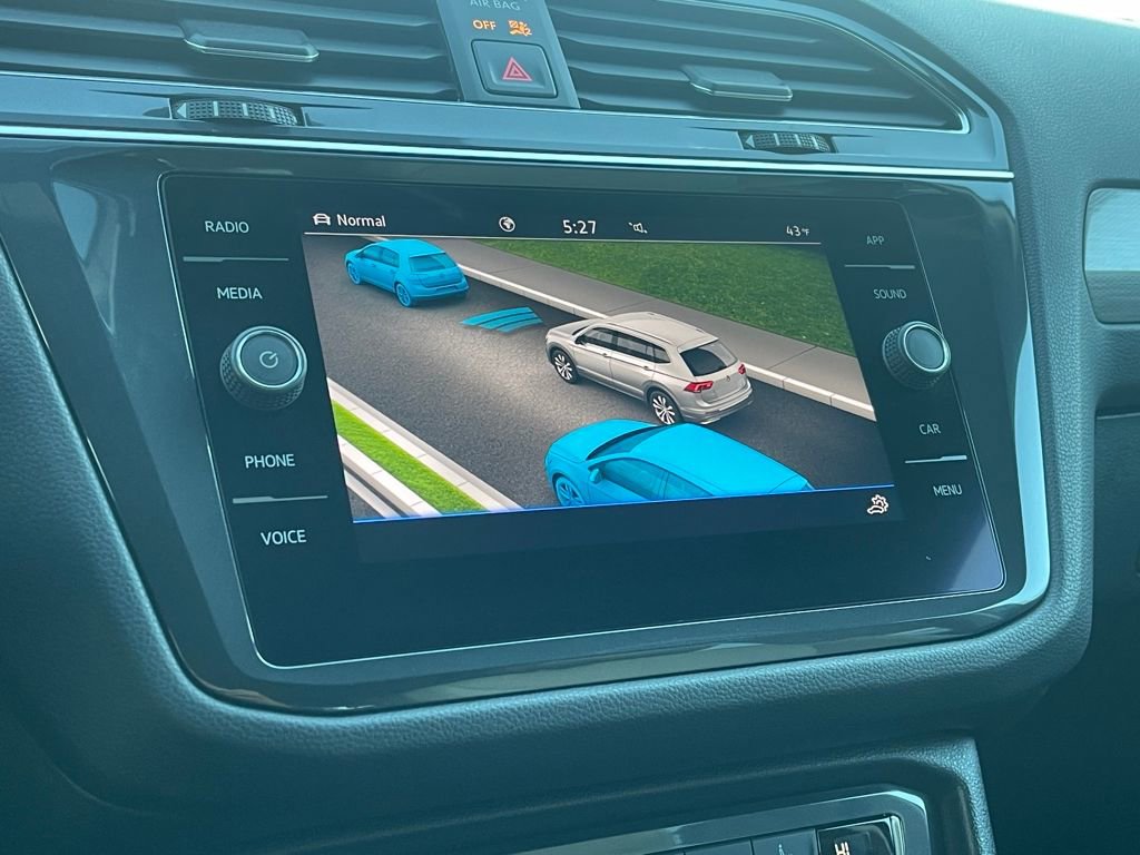 Used 2021 Volkswagen Tiguan SE w/ 3rd Row Seat Package image 27