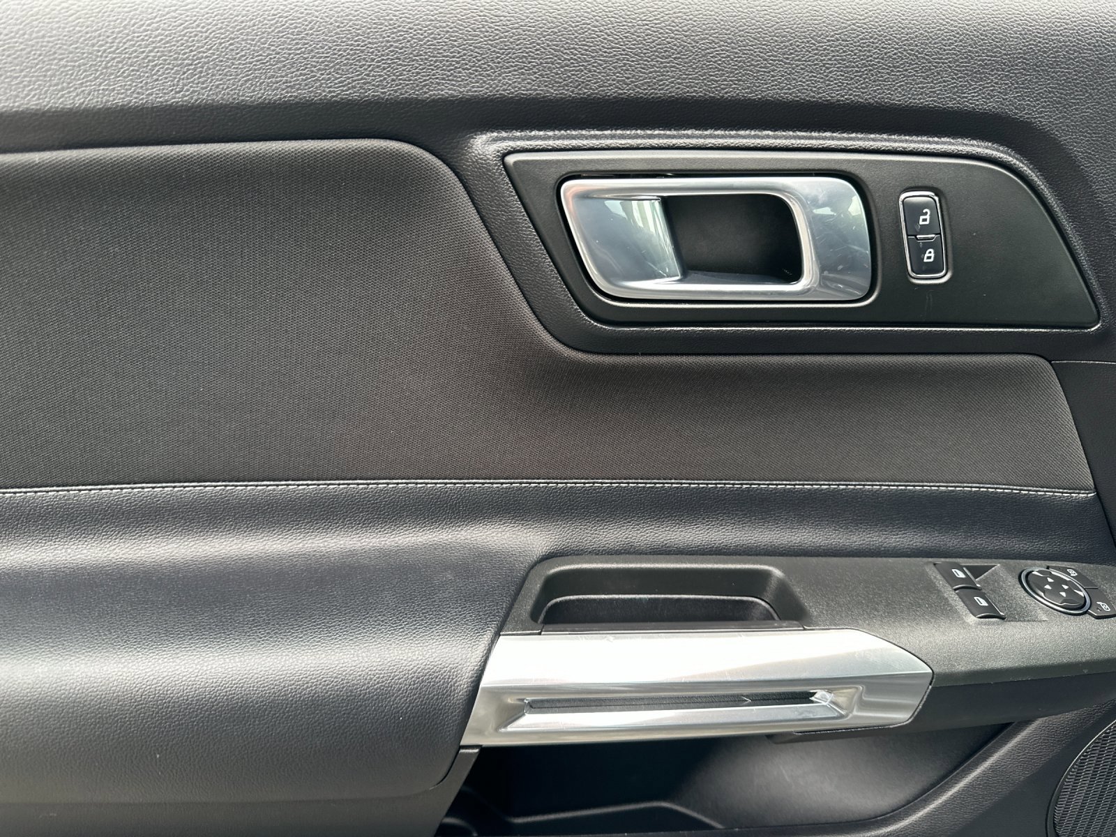 Certified 2018 Ford Mustang GT w/ GT Performance Package image 11