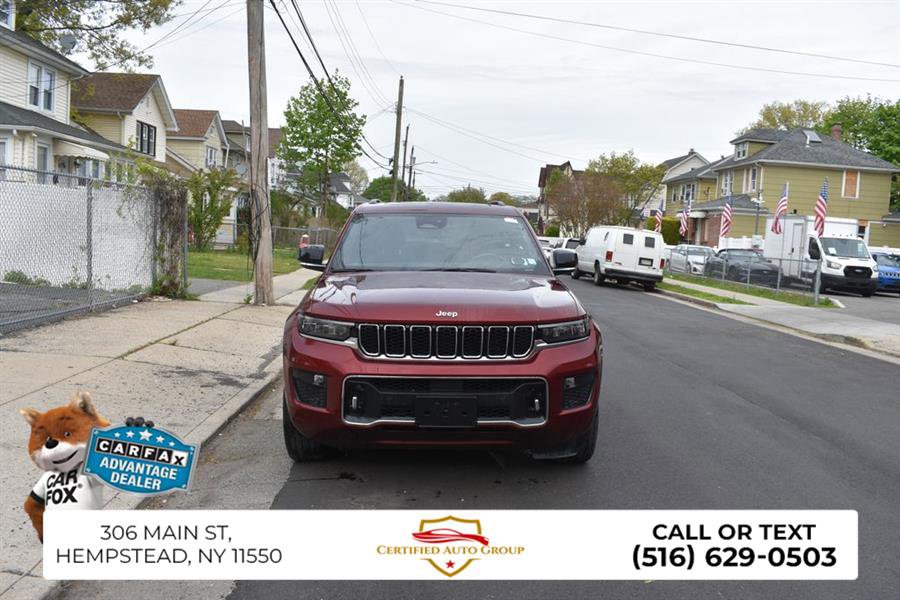 Used 2022 Jeep Grand Cherokee Overland w/ Luxury Tech Group IV AWD/4WD image 3