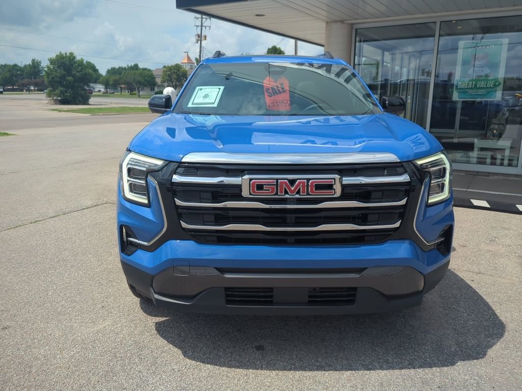 Used 2025 GMC Terrain Elevation w/ Elevation Premium Package FWD image 3