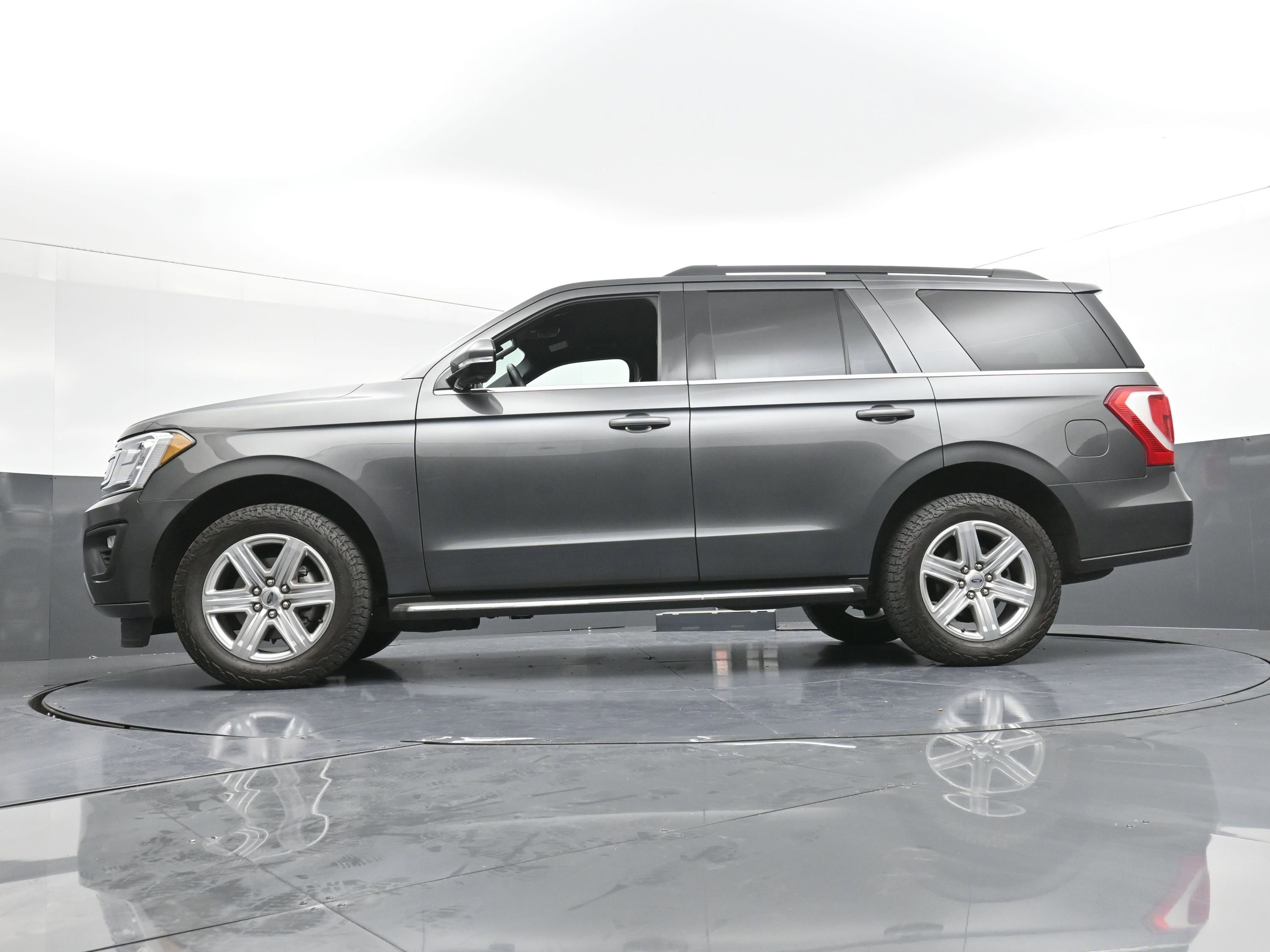 Used 2019 Ford Expedition XLT w/ Equipment Group 202A image 25