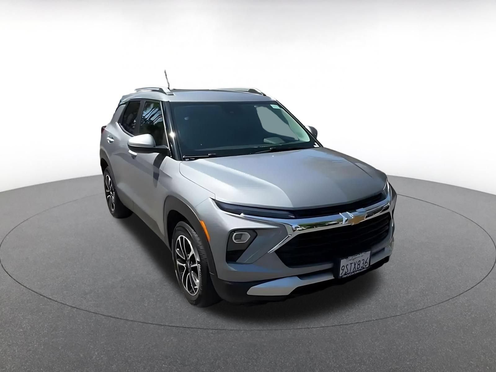 Used 2025 Chevrolet TrailBlazer LT FWD image 3