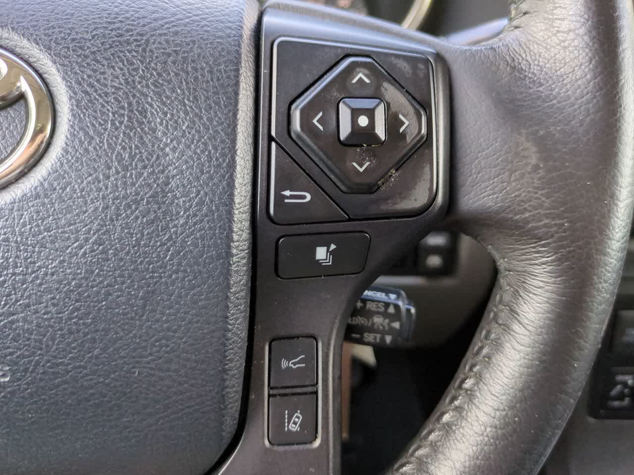 Used 2018 Toyota Sequoia Platinum AWD/4WD image 27