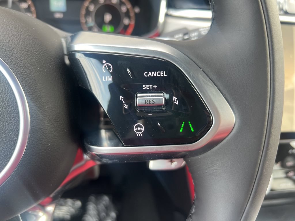 Used 2025 Jaguar F-PACE R-Dynamic S AWD/4WD image 23
