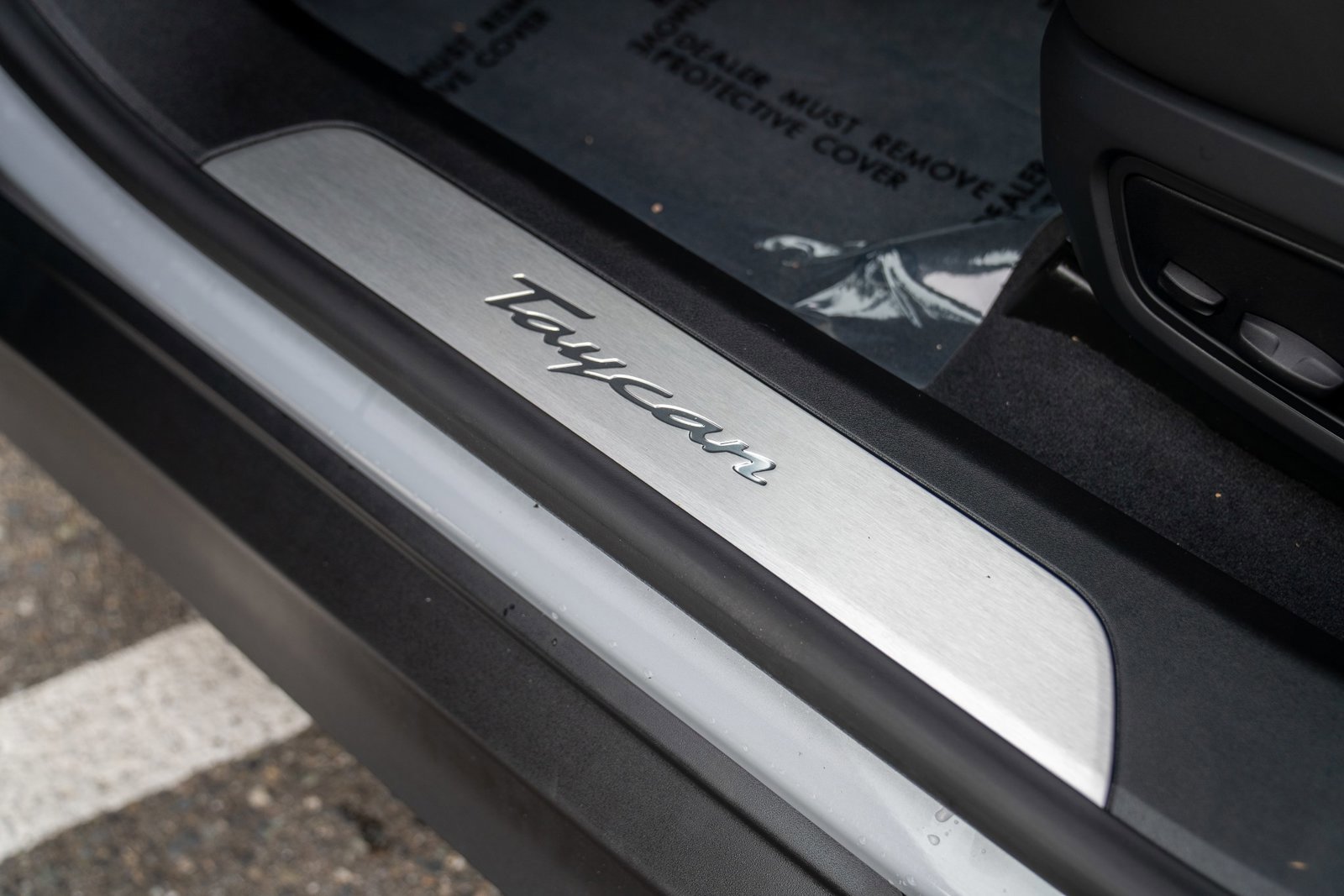 Used 2025 Porsche Taycan image 12