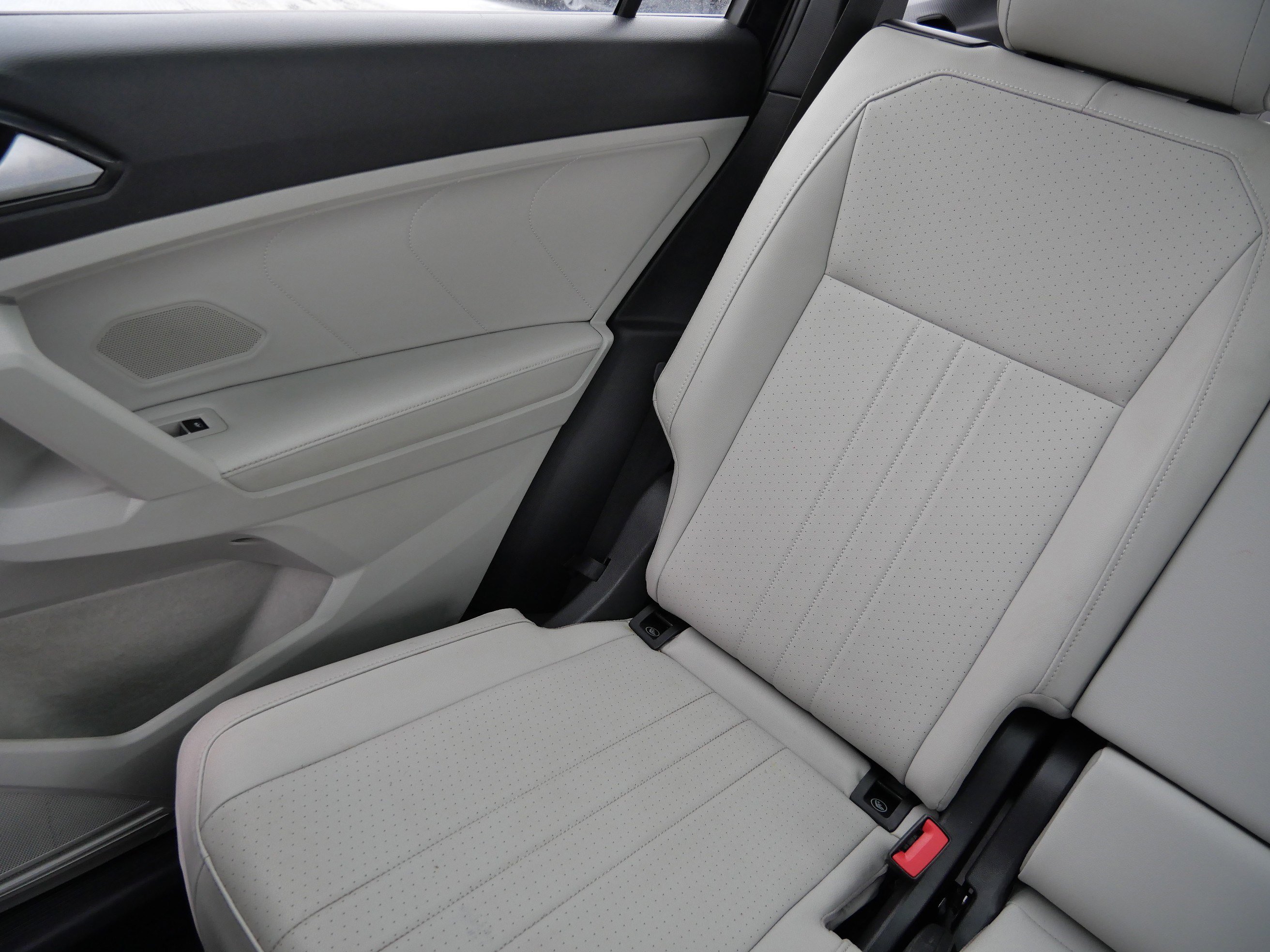 Certified 2023 Volkswagen Tiguan SE R-Line image 12