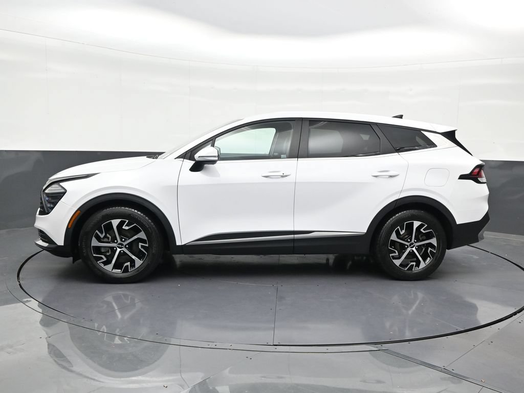 Used 2024 Kia Sportage EX FWD image 2