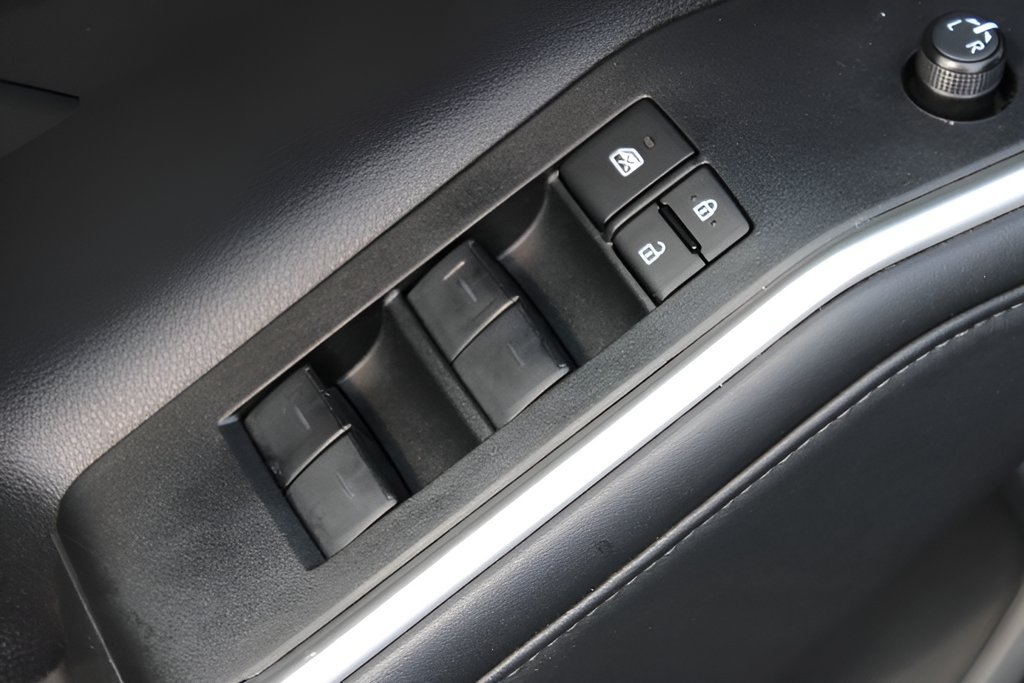 Used 2025 Toyota Highlander XLE AWD/4WD image 19