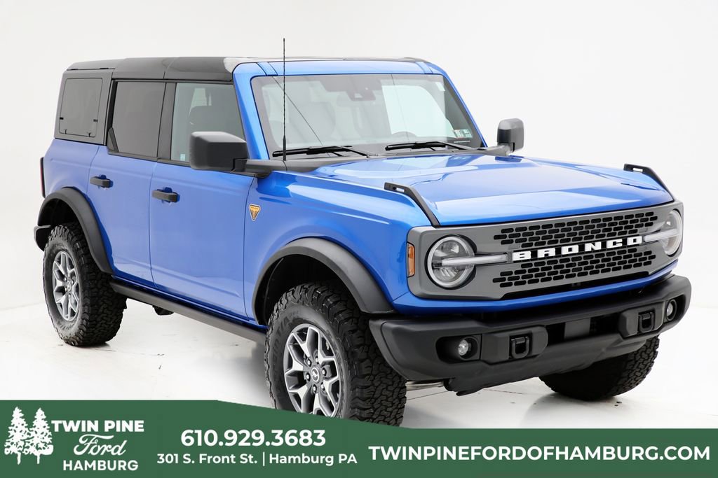 Used 2025 Ford Bronco Badlands image 1