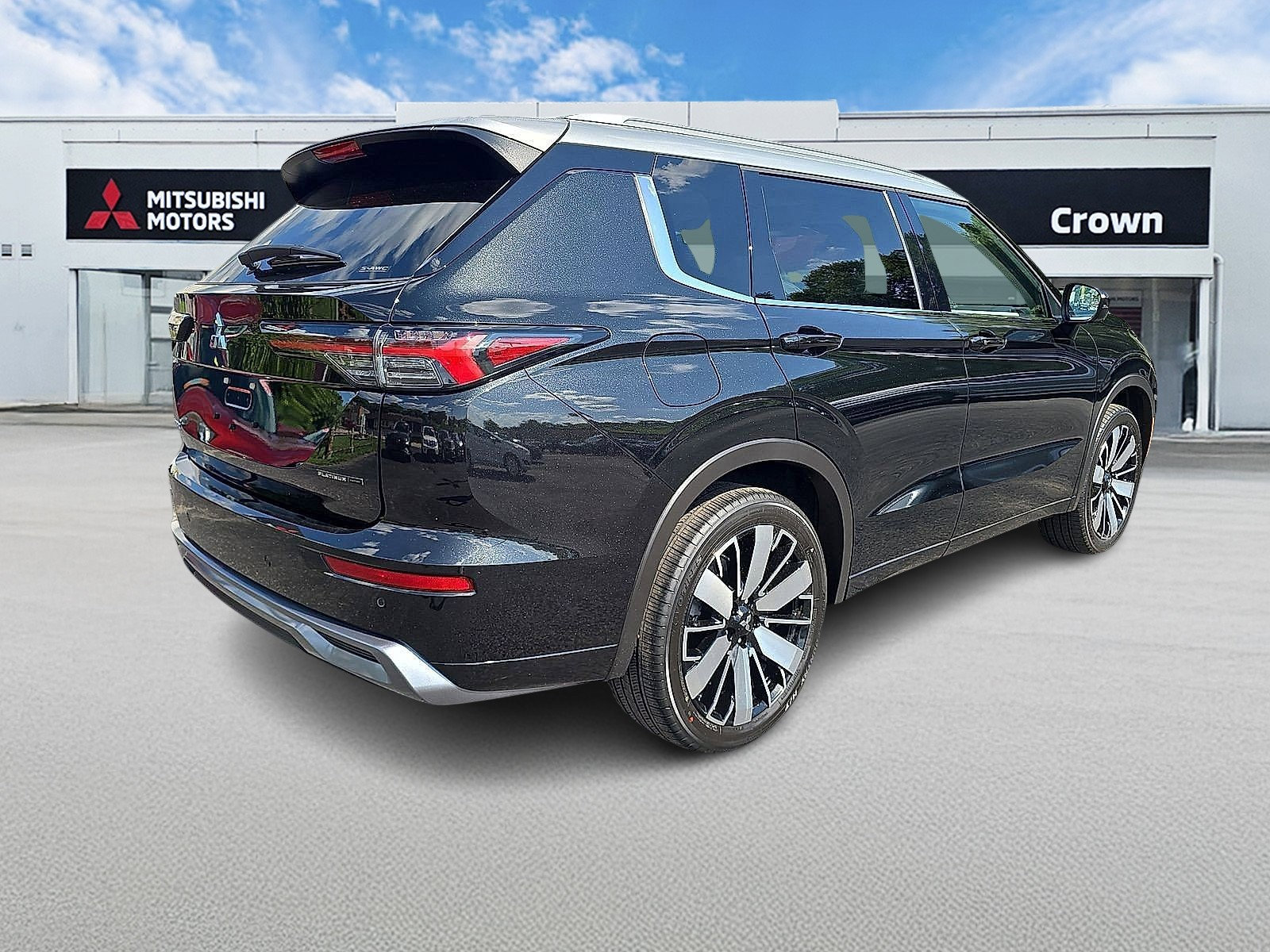 New 2025 Mitsubishi Outlander image 4