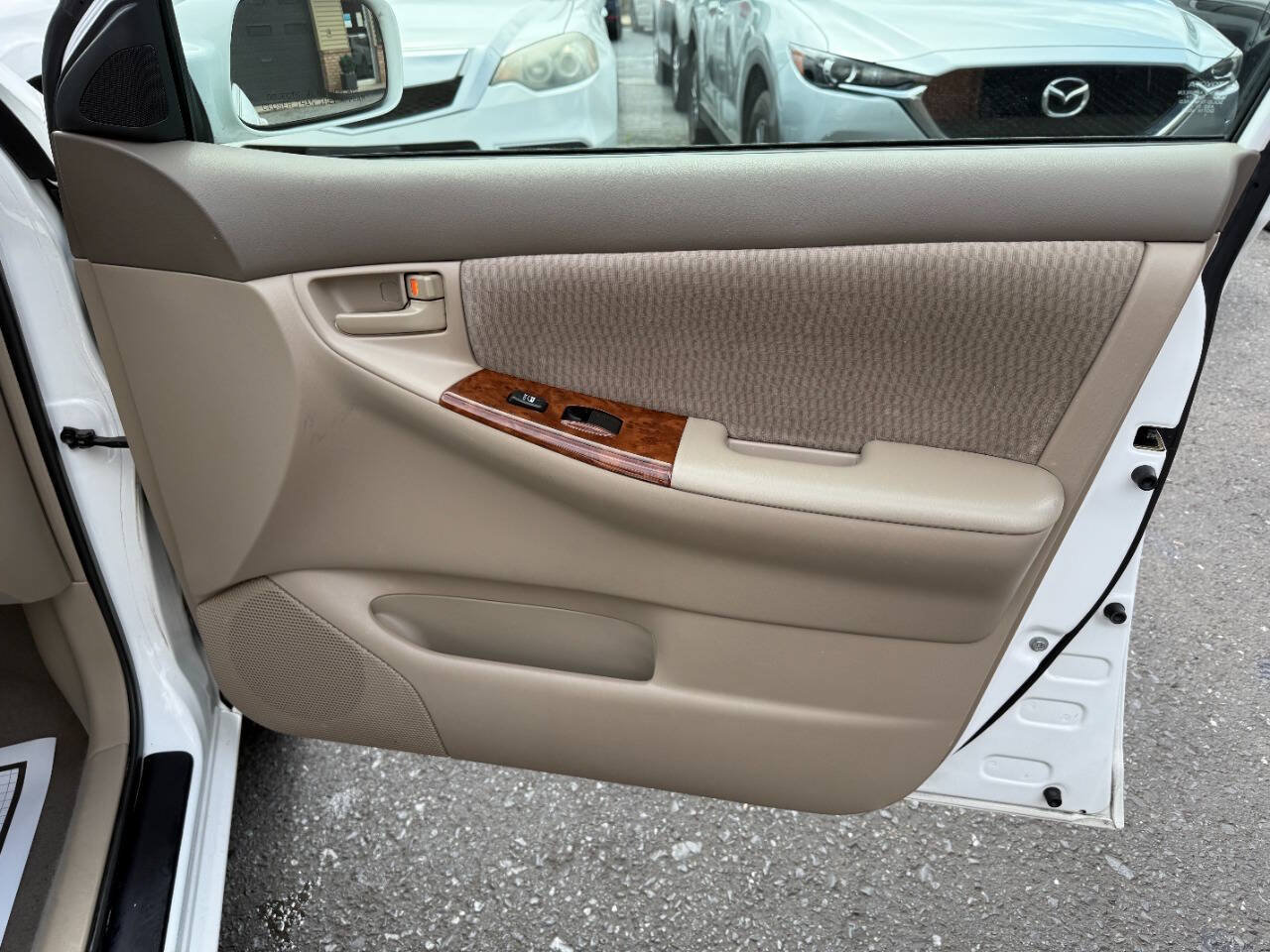 Used 2005 Toyota Corolla LE FWD image 30