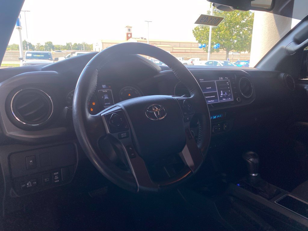 Used 2021 Toyota Tacoma TRD Off-Road w/ Technology Package AWD/4WD image 12