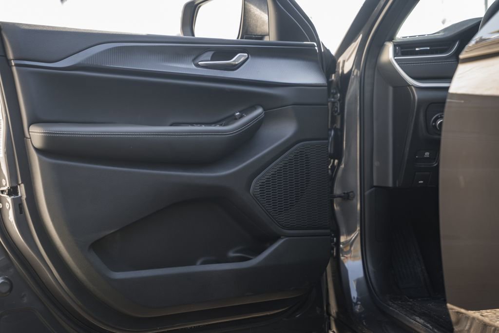 New 2025 Jeep Grand Cherokee Laredo X w/ MOPAR Finishing Package image 34