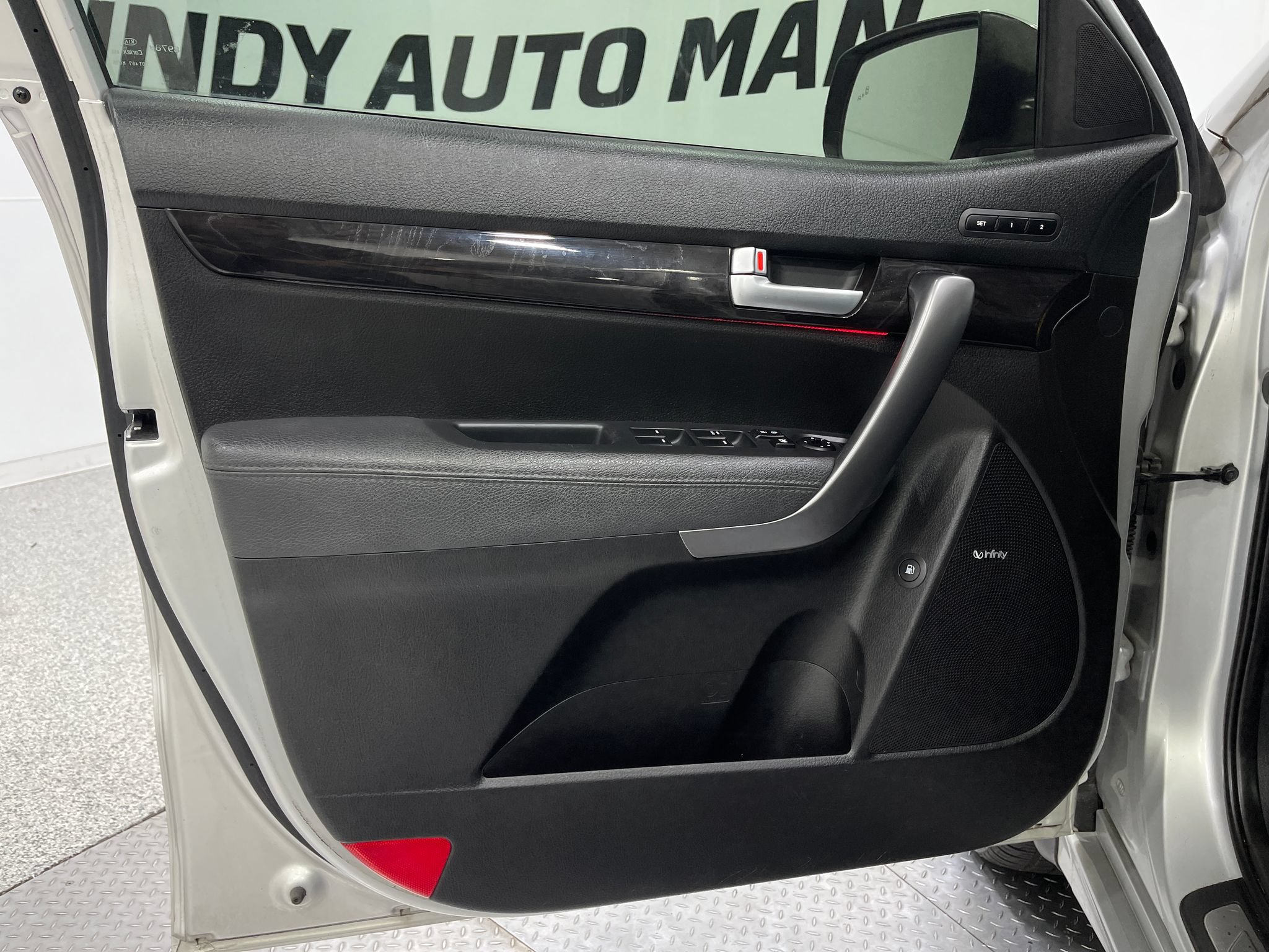 Used 2014 Kia Sorento SX w/ 3rd Row Package AWD/4WD image 14