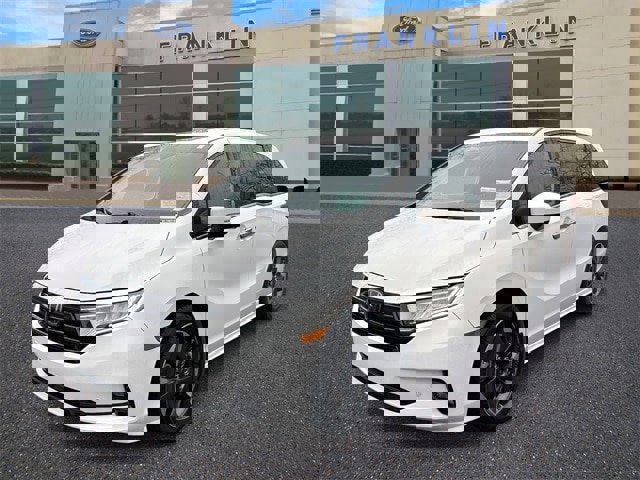 Used 2023 Honda Odyssey Elite image 3