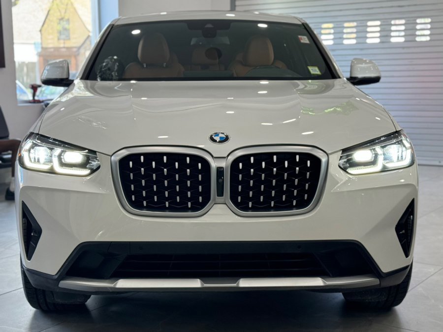 Used 2024 BMW X4 xDrive30i w/ Parking Assistance Package image 3
