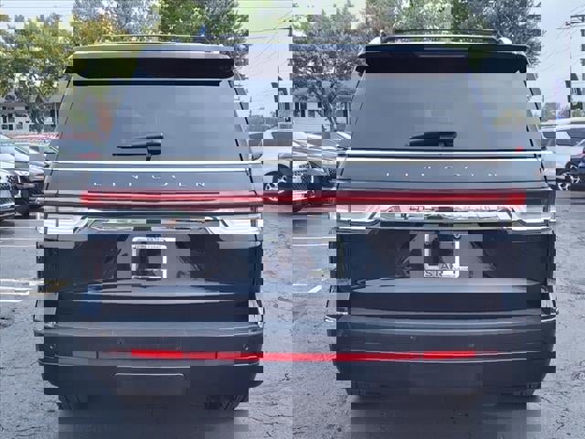 New 2022 Lincoln Navigator 4WD image 29