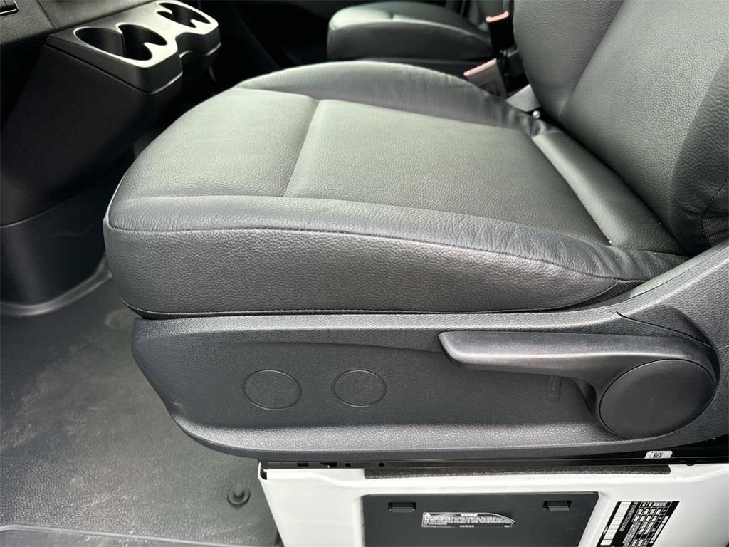 Used 2025 Mercedes-Benz Sprinter 2500 image 17