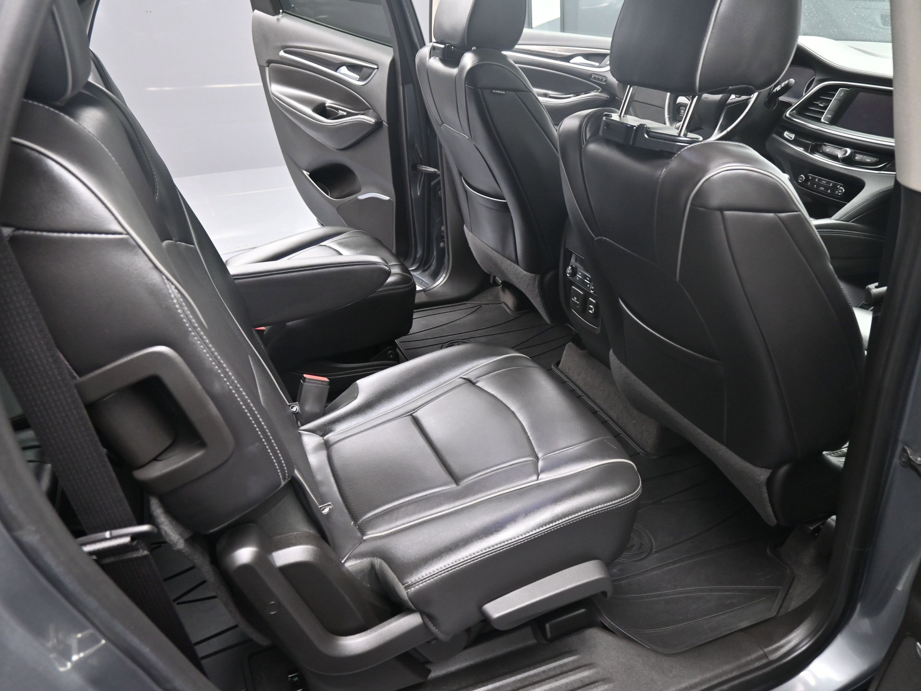 Used 2019 Buick Enclave Avenir w/ Avenir Technology Package FWD image 19