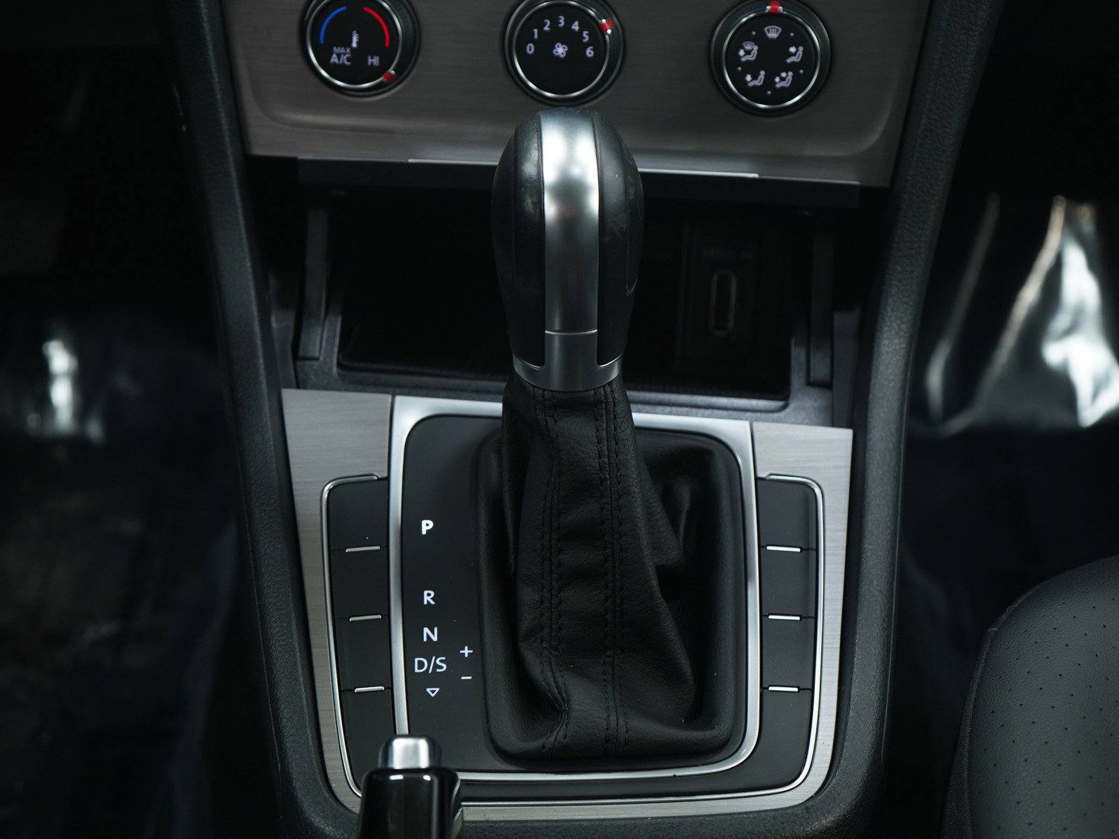 Used 2015 Volkswagen Golf SE image 18