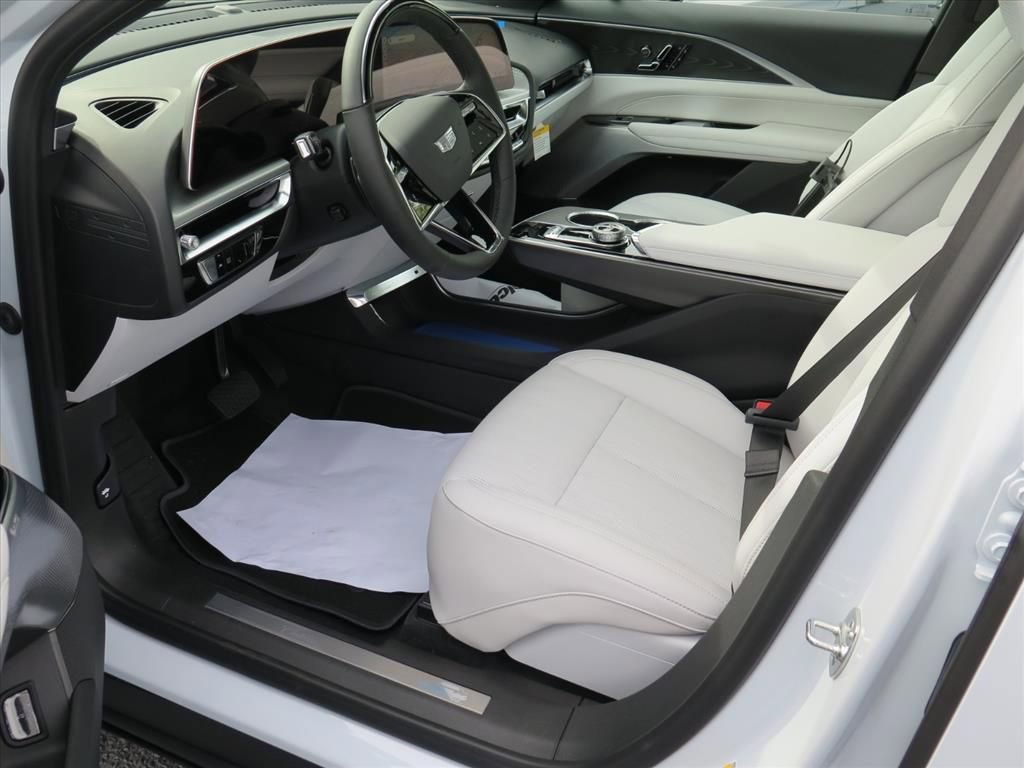 New 2026 Cadillac Lyriq Premium Luxury image 9