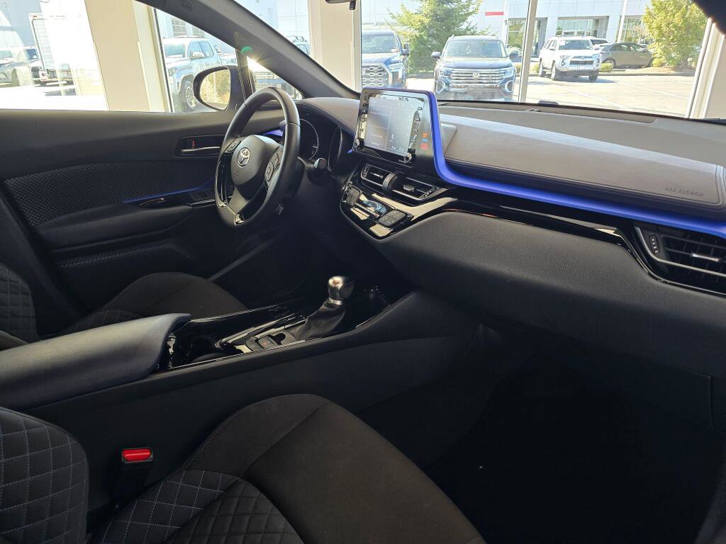 Used 2020 Toyota C-HR XLE image 43