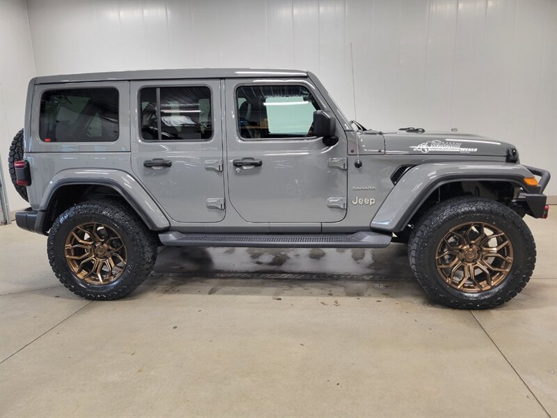 Used 2022 Jeep Wrangler Unlimited Sahara w/ LED Lighting Group AWD/4WD image 12