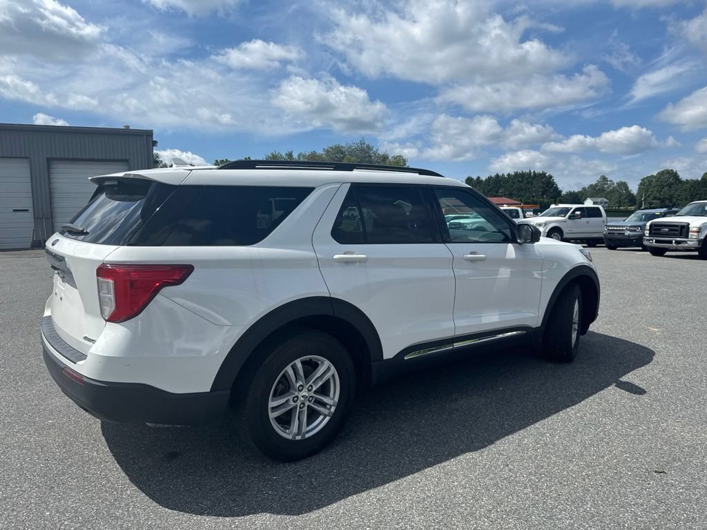 Used 2023 Ford Explorer XLT AWD/4WD image 6