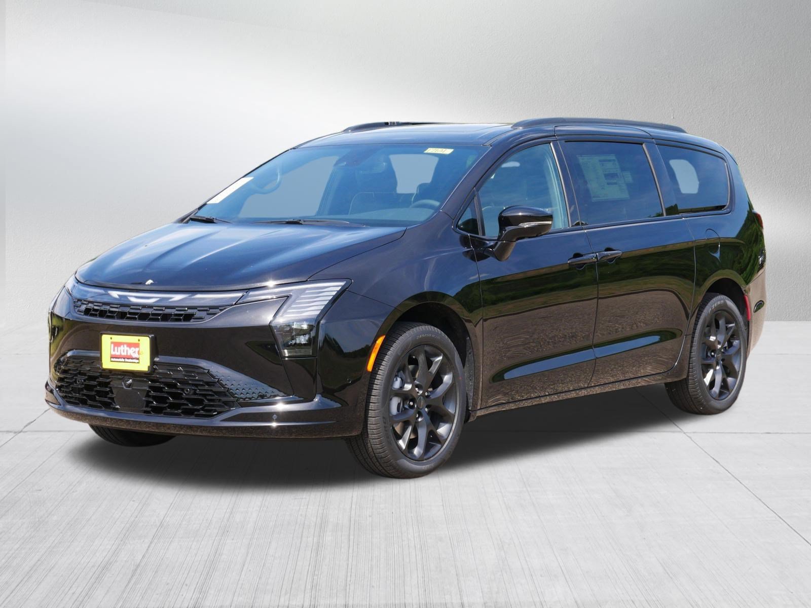 New 2027 Chrysler Pacifica Limited w/ S Appearance Package AWD/4WD image 4
