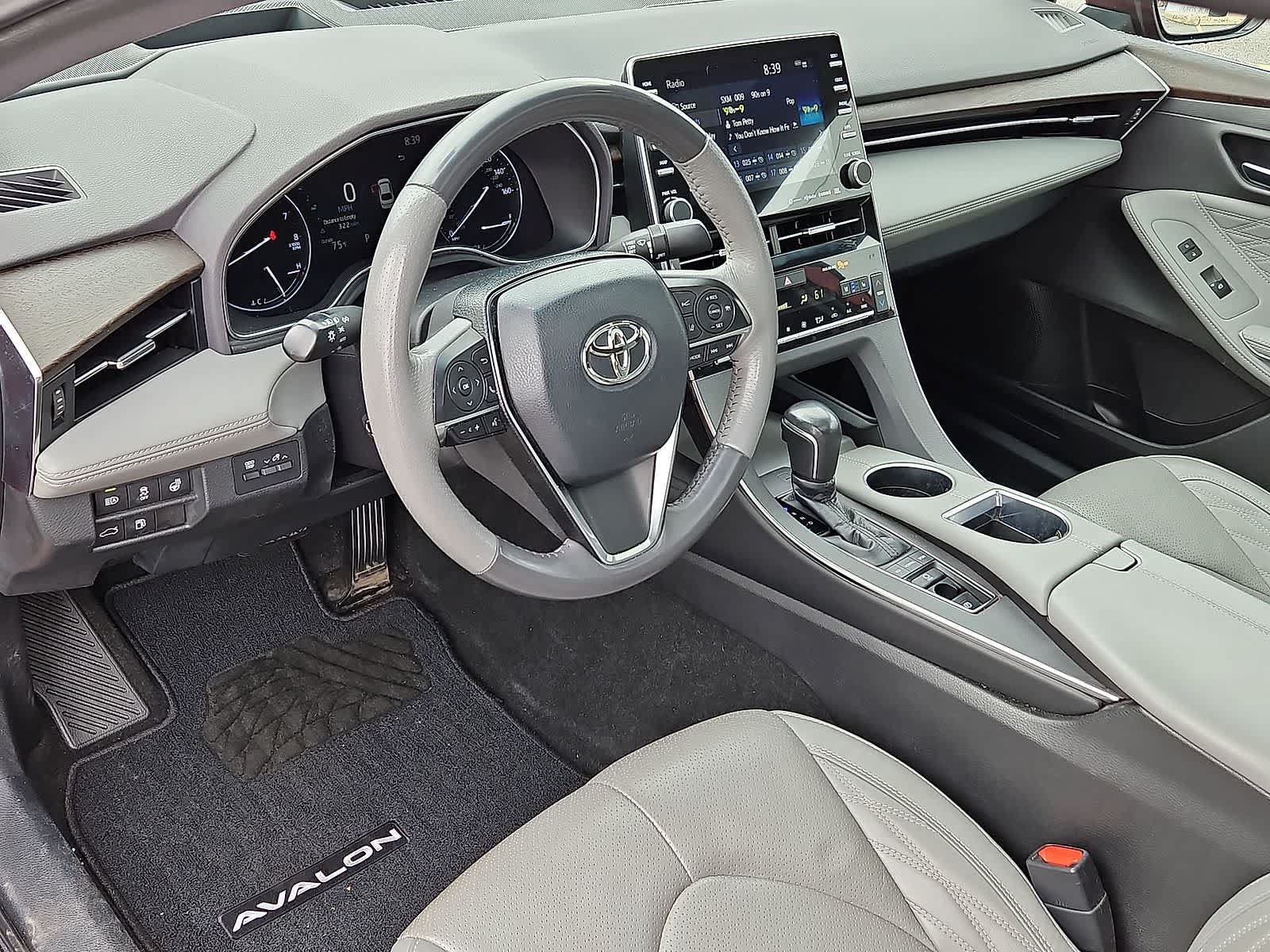 Used 2020 Toyota Avalon Limited FWD image 16